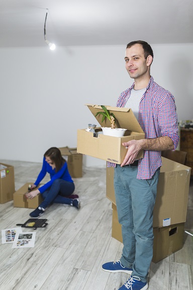 Using corrugated boxes to pack for a house move